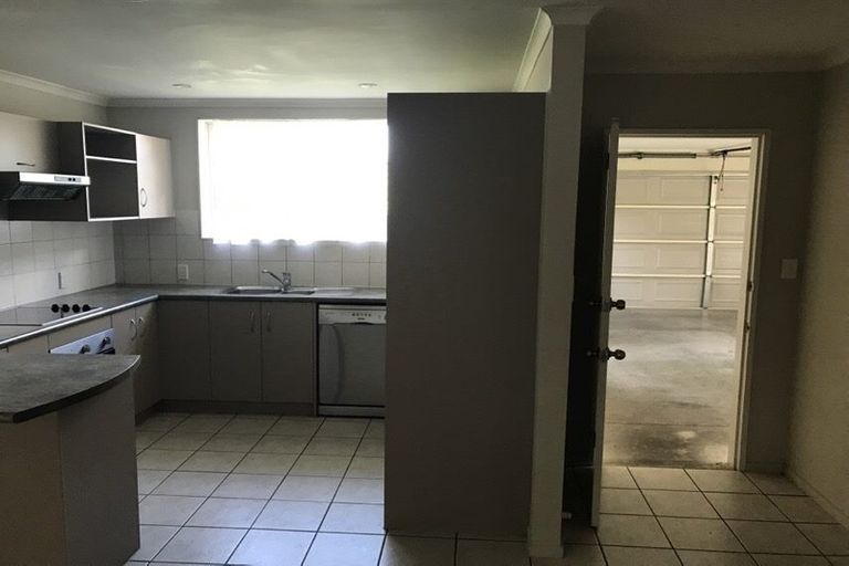 Photo of property in 182 Keri Vista Rise, Papakura, 2110