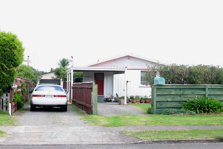 Photo of property in 6b Eruini Street, Waikanae Beach, Waikanae, 5036