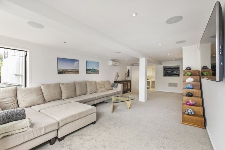 Photo of property in 2/24 Colonial Road, Birkenhead, Auckland, 0626