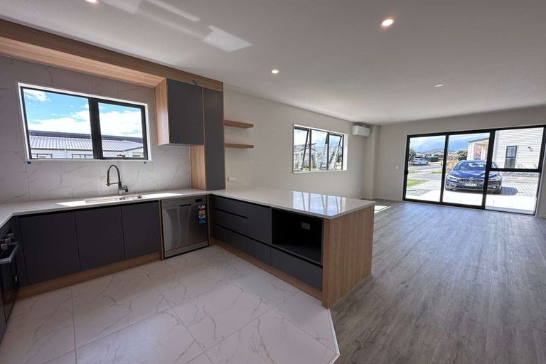 Photo of property in 30 Auranga Drive, Karaka, 2113