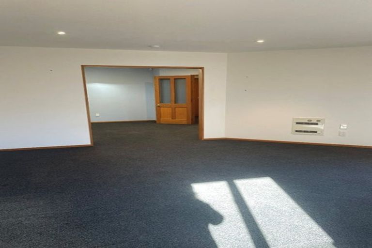 Photo of property in 2/61 Waimairi Road, Upper Riccarton, Christchurch, 8041