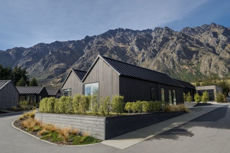 Photo of property in 4 Kotuku Lane, Jacks Point, Queenstown, 9371