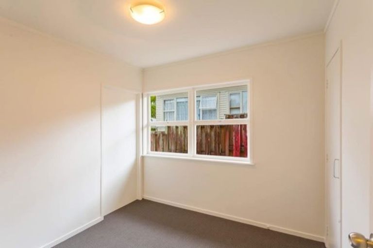 Photo of property in 45 Hogans Road, Glenfield, Auckland, 0629