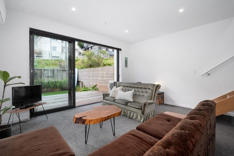 Photo of property in 175c Sutherland Road, Lyall Bay, Wellington, 6022