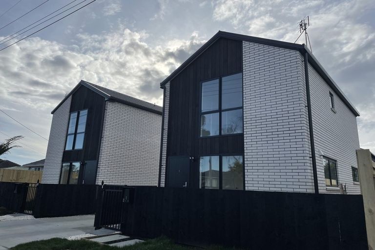 Photo of property in 1/12 Enderby Drive, Te Atatu Peninsula, Auckland, 0610