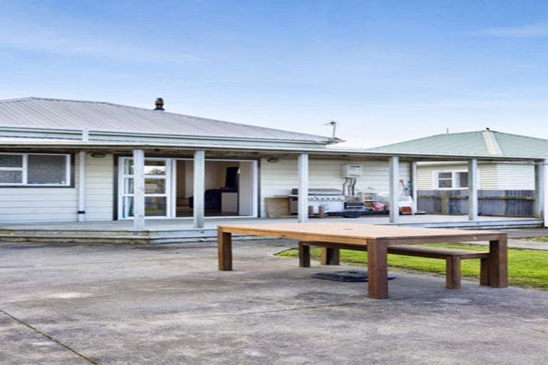 Photo of property in 6 Tawhiti Road, Hawera, 4610