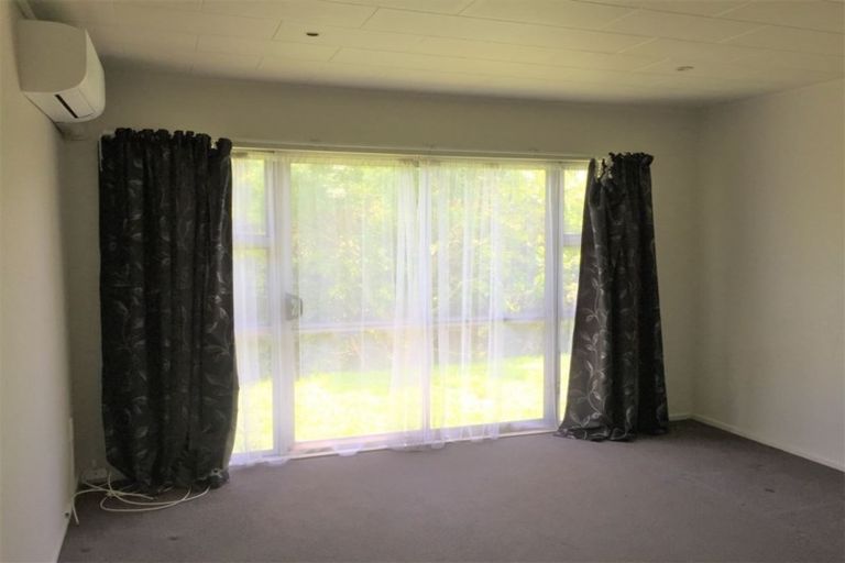Photo of property in 10f3 Petherick Crescent, Johnsonville, Wellington, 6037