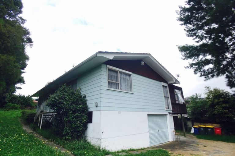 Photo of property in 12 Waari Avenue, Sunnyvale, Auckland, 0612