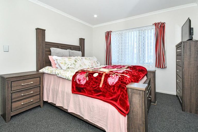 Photo of property in 5d Clendon Place, Manurewa, Auckland, 2102
