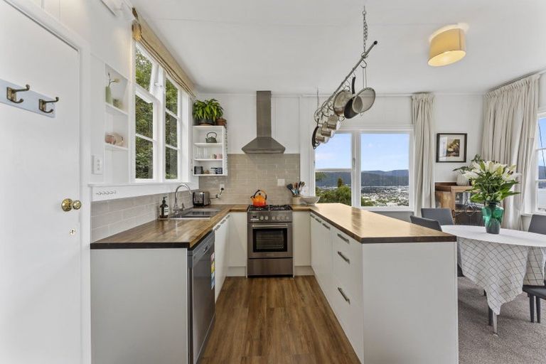 Photo of property in 25 Singers Road, Korokoro, Lower Hutt, 5012