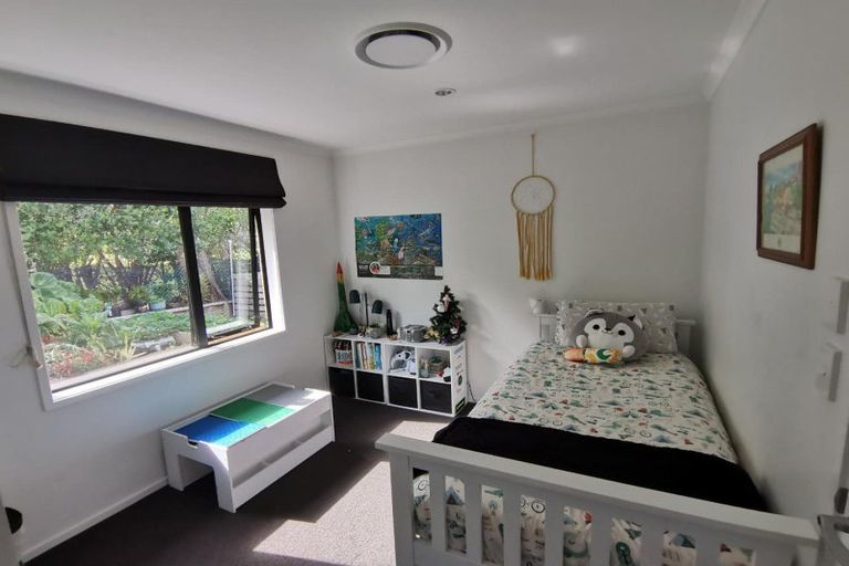 Photo of property in 17 Roto View, One Tree Point, 0118