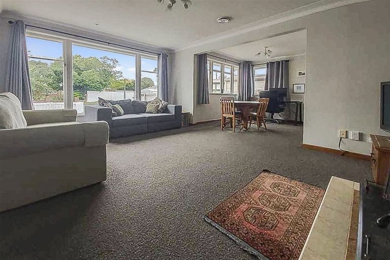 Photo of property in 2b Springbank Lane, Te Atatu Peninsula, Auckland, 0610
