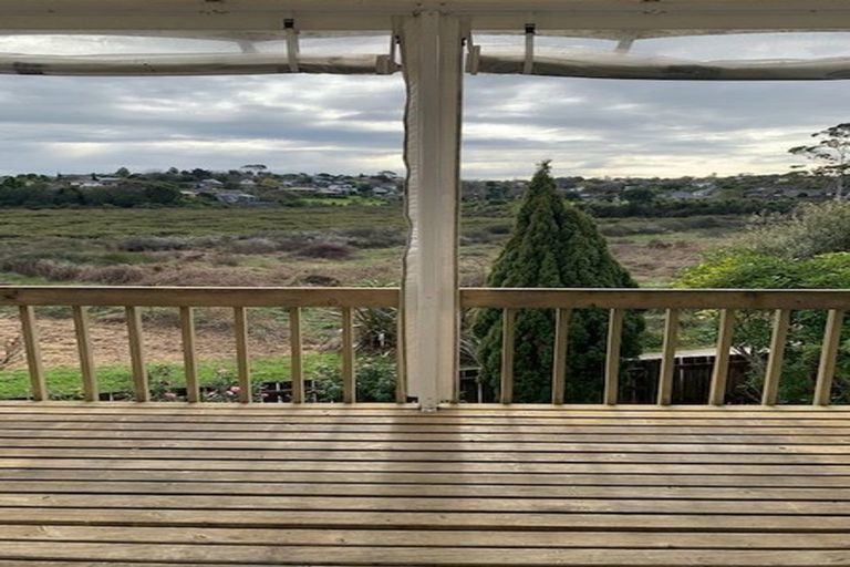 Photo of property in 1/52 Galloway Crescent, Farm Cove, Auckland, 2012