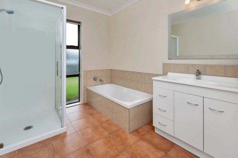 Photo of property in 1 Resolution Place, One Tree Point, 0118