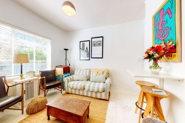 Photo of property in Hamilton Flats, 9u7 Hawker Street, Mount Victoria, Wellington, 6011