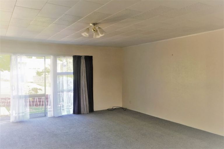 Photo of property in 3/2 Hinekohu Street, New Lynn, Auckland, 0600