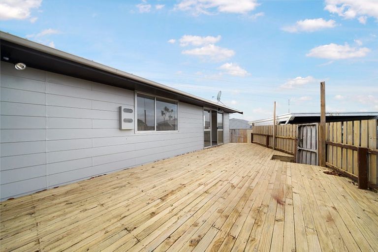 Photo of property in 24a/1 Waimumu Road, Massey, Auckland, 0614
