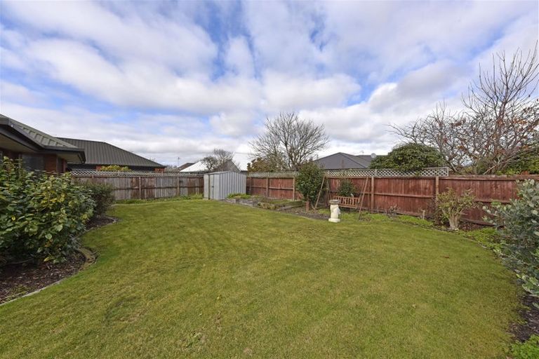 Photo of property in 22 Inglewood Place, Avonhead, Christchurch, 8042