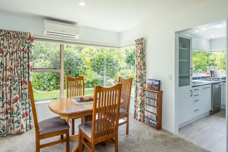 Photo of property in 4 Kaikomako Road, Waikanae, 5036