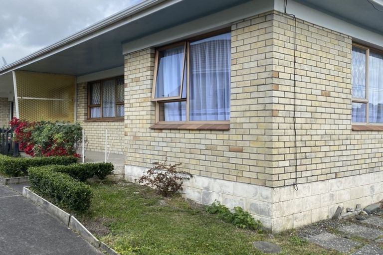 Photo of property in 52 Butterworth Drive, Glendene, Auckland, 0602