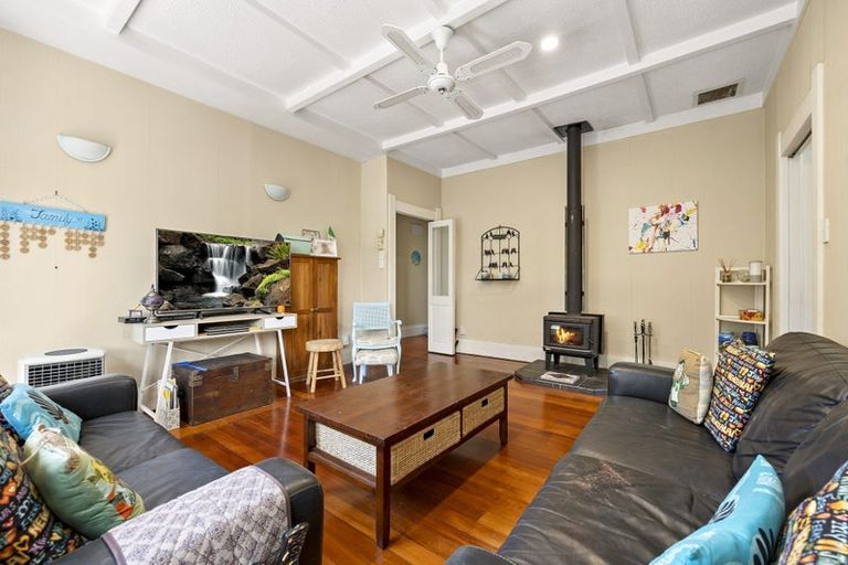 Photo of property in 10 Racecourse Road, Waiuku, 2123