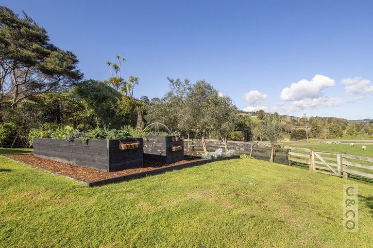 Photo of property in 83 Tarrant Road, Helensville, 0875