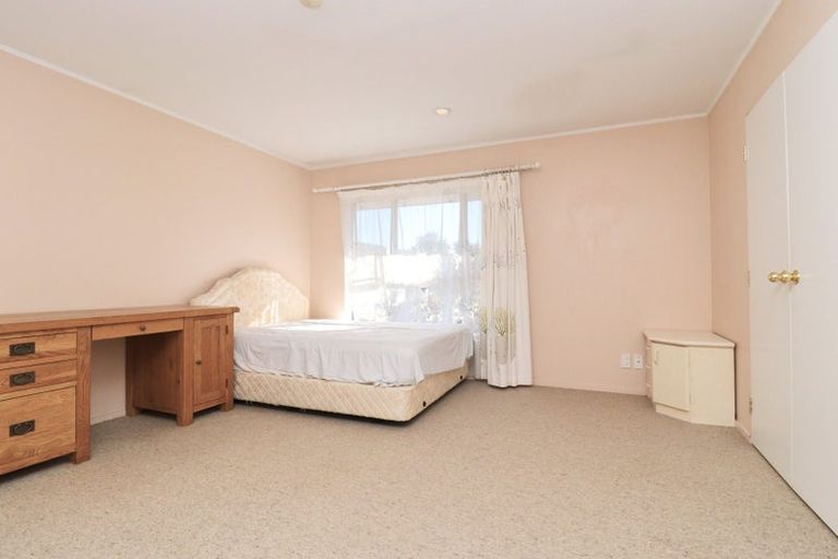 Photo of property in 1 Eroni Clarke Close, Flat Bush, Auckland, 2019