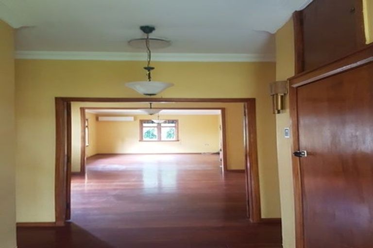 Photo of property in 31 Pahiatua Street, Hokowhitu, Palmerston North, 4410
