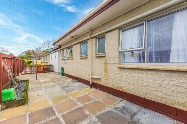 Photo of property in 2/50 Kenderdine Road, Papatoetoe, Auckland, 2025