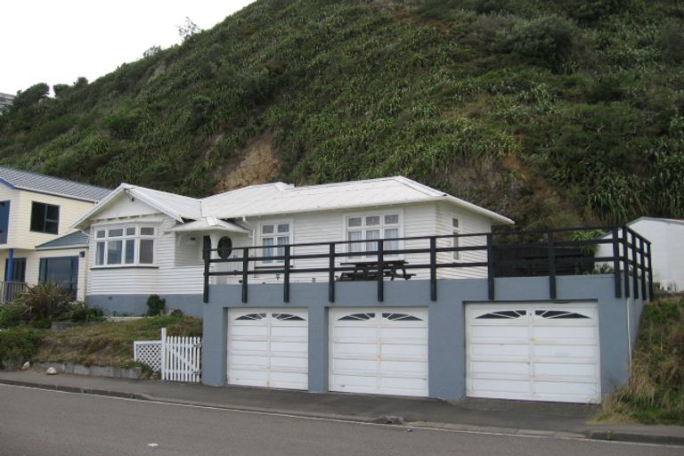 Photo of property in 338 The Esplanade, Island Bay, Wellington, 6023