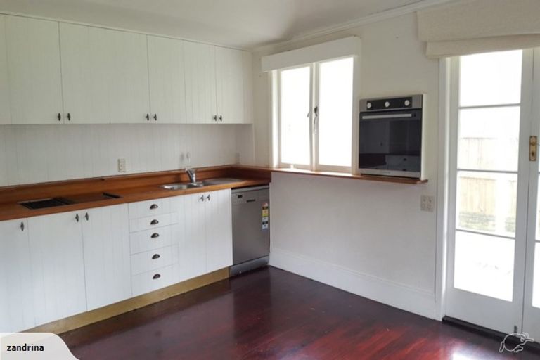 Photo of property in 1/86 Beach Road, Castor Bay, Auckland, 0620