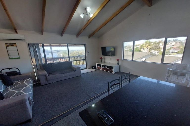 Photo of property in 10 Loughanure Place, Massey, Auckland, 0614