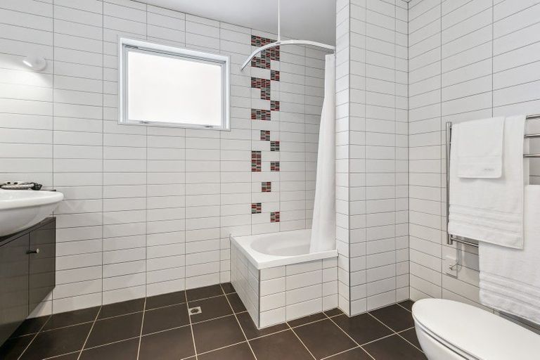 Photo of property in 51b Herald Street, Berhampore, Wellington, 6023