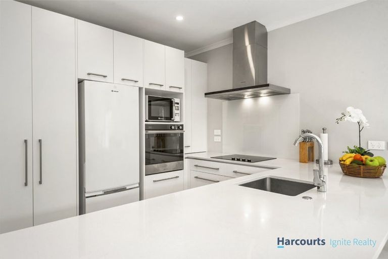 Photo of property in 7 Samuel Cassidy Avenue, Swanson, Auckland, 0614