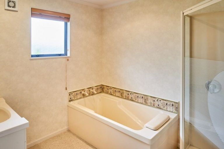 Photo of property in 14 Musket Lane, Whitby, Porirua, 5024