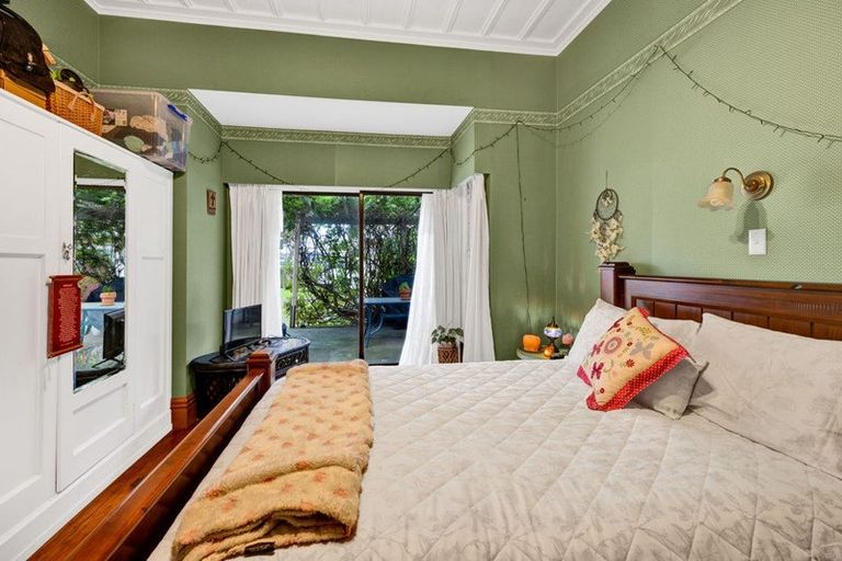 Photo of property in 237 South Road, Hawera, 4610