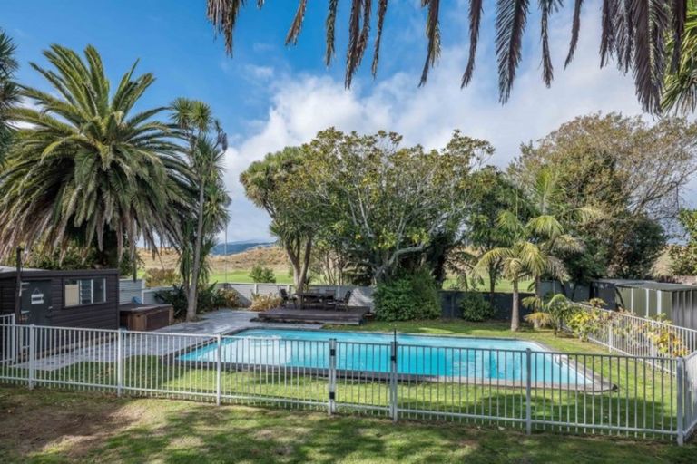 Photo of property in 36 Golf Road, Paraparaumu Beach, Paraparaumu, 5032