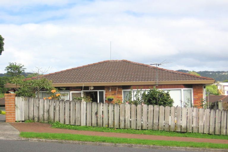 Photo of property in 1/74 West Coast Road, Glen Eden, Auckland, 0602