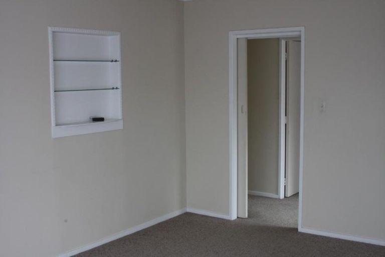 Photo of property in 2/181 Forrest Hill Road, Forrest Hill, Auckland, 0620