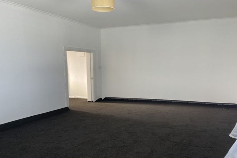 Photo of property in 1/50 Clyde Street, Island Bay, Wellington, 6023