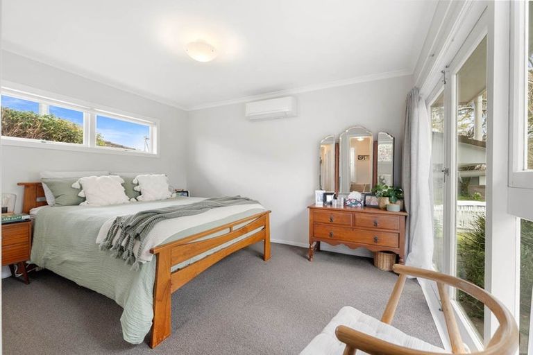 Photo of property in 18 Booralee Avenue, Botany Downs, Auckland, 2010