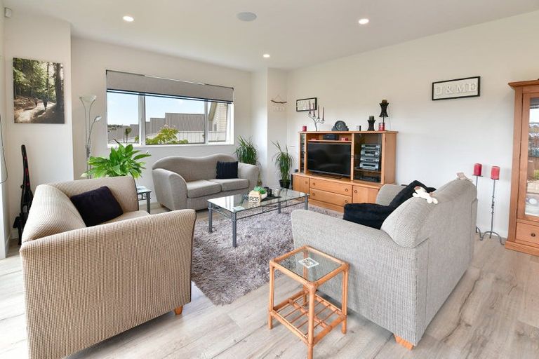 Photo of property in 19 Maka Terrace, Orewa, 0931