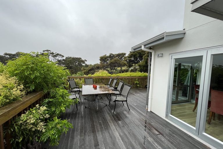 Photo of property in 132 Kittiwake Drive, Schnapper Rock, Auckland, 0632