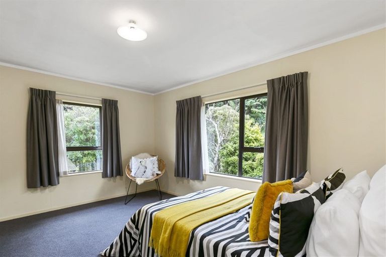 Photo of property in 35 Thatcher Crescent, Crofton Downs, Wellington, 6035