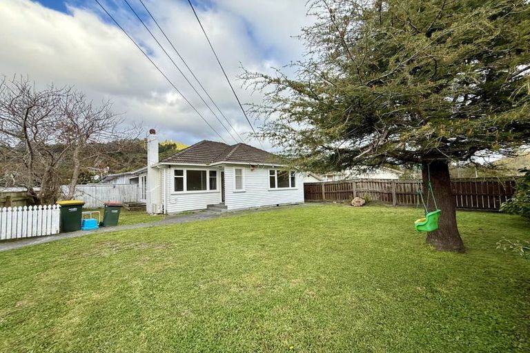 Photo of property in 19 Wood Street, Wainuiomata, Lower Hutt, 5014