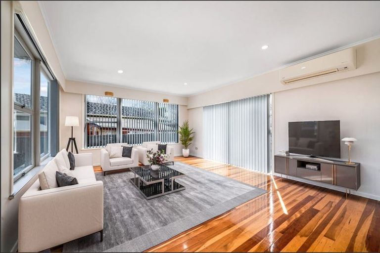 Photo of property in 17 Kohinoor Avenue, Mangere, Auckland, 2022