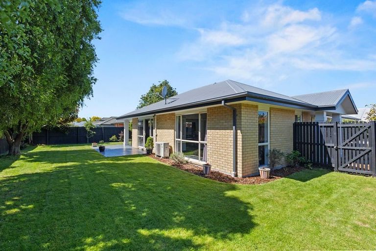Photo of property in 6 Rawei Place, Harewood, Christchurch, 8051