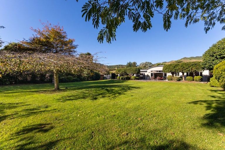 Photo of property in 51 Mahaki Road, Nikau Valley, Paraparaumu, 5032