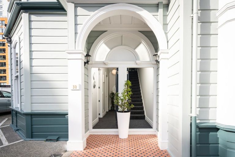 Photo of property in 18 Portland Crescent, Thorndon, Wellington, 6011