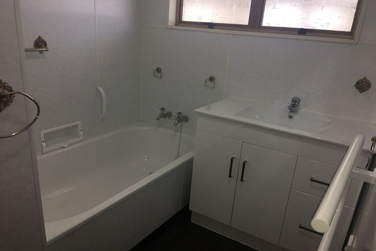 Photo of property in 30f2- Whitley Avenue, Ebdentown, Upper Hutt, 5018